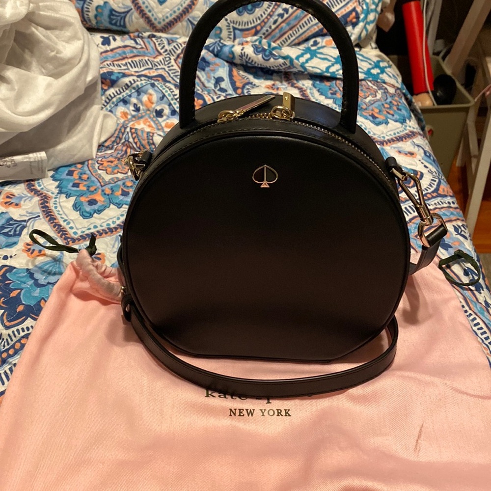 New without tag kate spade round crossbody bag